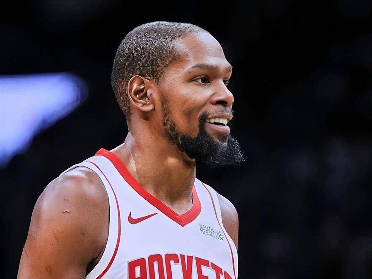 这也行？尤文图斯国际比赛日复出首秀姆巴佩关键时刻出色防守，杜兰特在西班牙队比赛中大比分领先的简单介绍